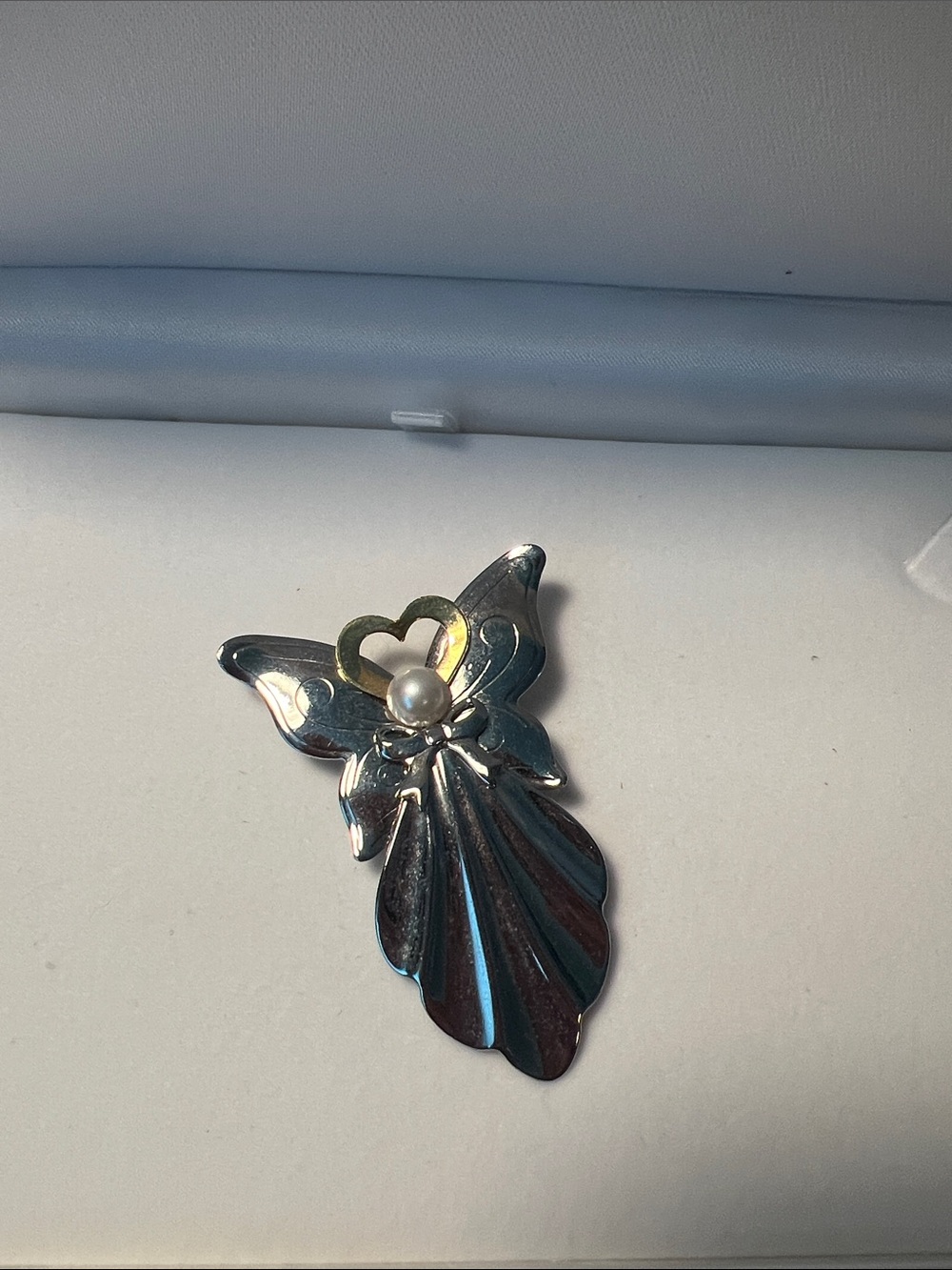 Jane 1994 signed Silver Tone Angel Brooch with Faux Pearl vintage